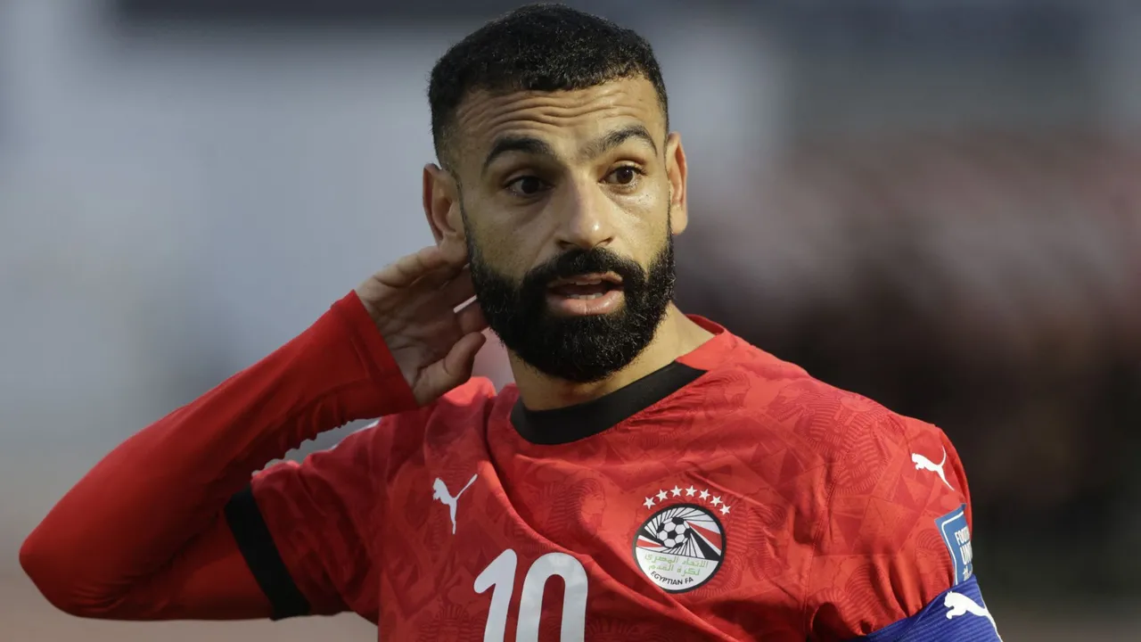 مدرب منتخب مصر يرد على أزمة صلاح مع ليفربول وشائعات الانتقال